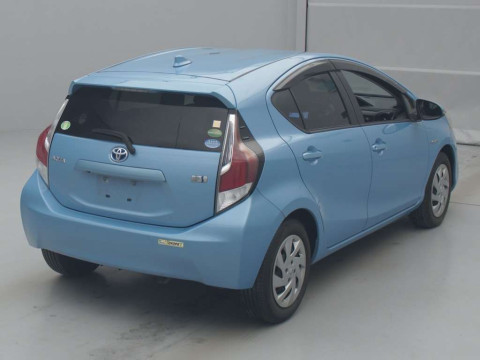 2015 Toyota Aqua NHP10[1]