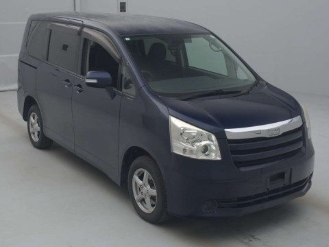 2009 Toyota Noah ZRR75G[2]