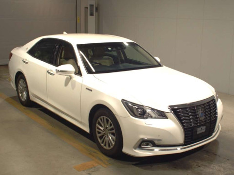 2018 Toyota Crown Hybrid AWS210[2]