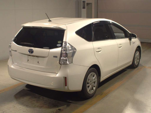 2012 Toyota Prius alpha ZVW41W[1]