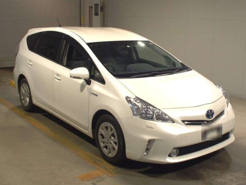 2012 Toyota Prius alpha ZVW41W[2]