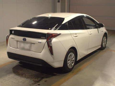 2017 Toyota Prius ZVW50[1]