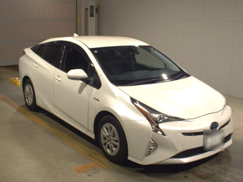 2017 Toyota Prius ZVW50[2]