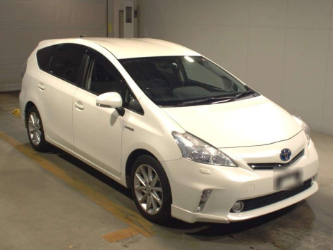 2011 Toyota Prius alpha ZVW41W[2]