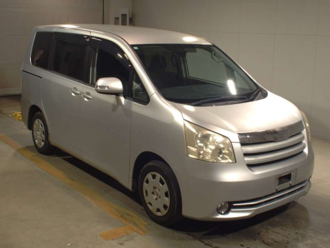 2008 Toyota Noah ZRR70G[2]