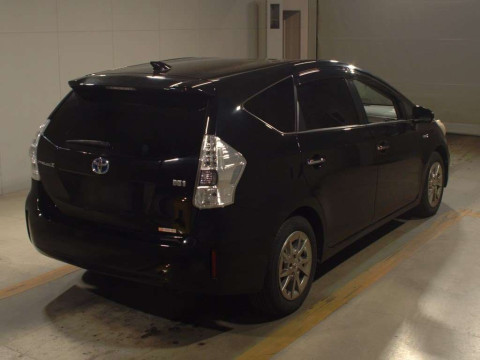 2013 Toyota Prius alpha ZVW41W[1]