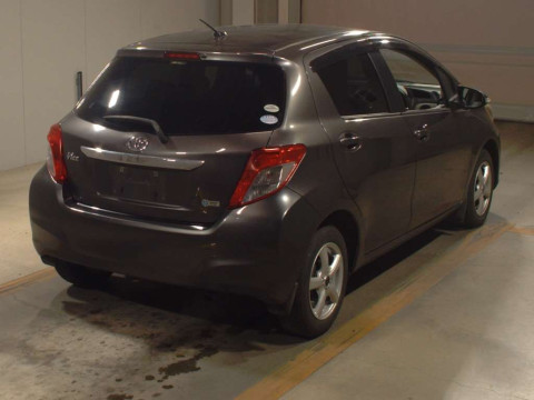 2011 Toyota Vitz NSP130[1]