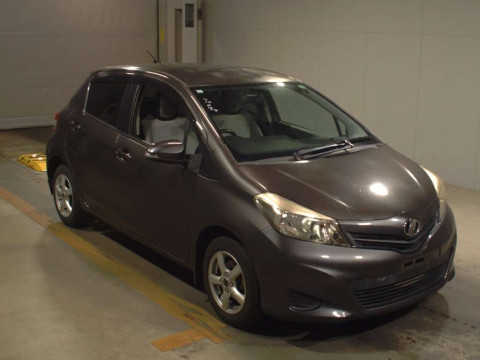 2011 Toyota Vitz NSP130[2]