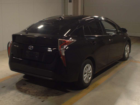 2016 Toyota Prius ZVW50[1]