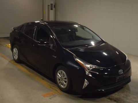 2016 Toyota Prius ZVW50[2]