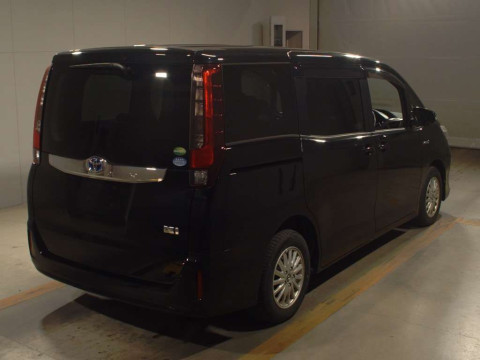 2014 Toyota Noah ZWR80G[1]