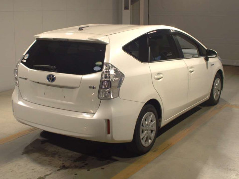 2012 Toyota Prius alpha ZVW41W[1]