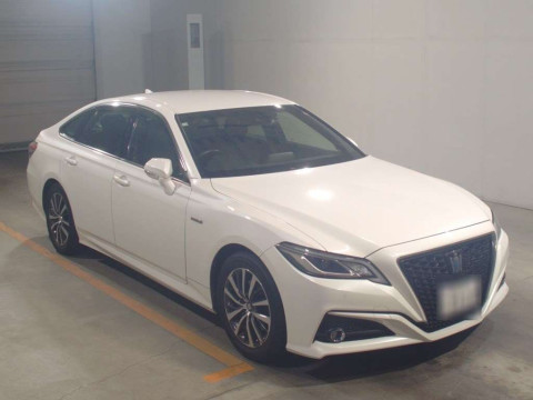 2018 Toyota Crown Hybrid AZSH20[2]