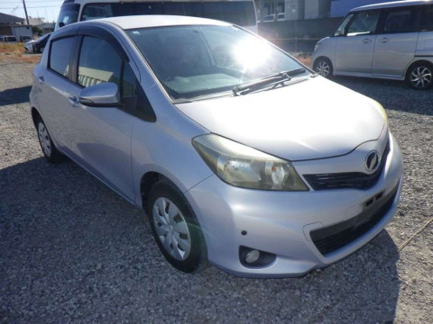 2012 Toyota Vitz NSP130[2]