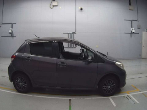 2012 Toyota Vitz NSP130[2]