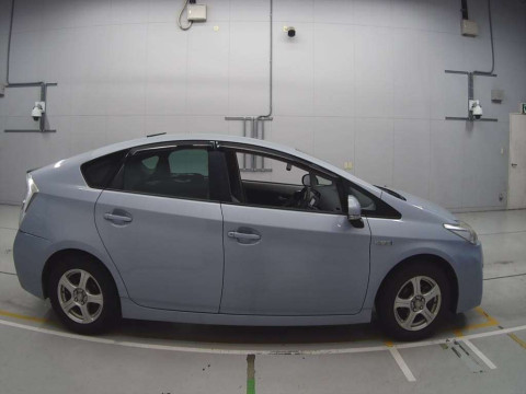 2010 Toyota Prius ZVW30[2]