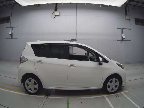 2012 Toyota Ractis NCP120[2]