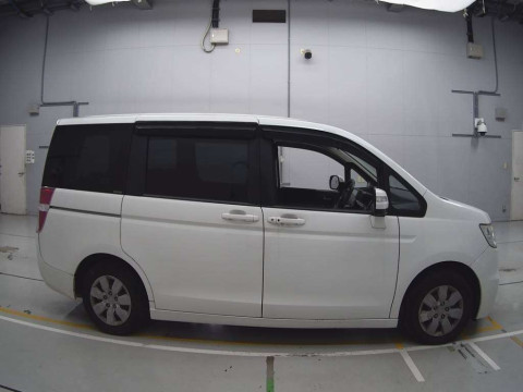 2014 Honda Step WGN RK1[2]