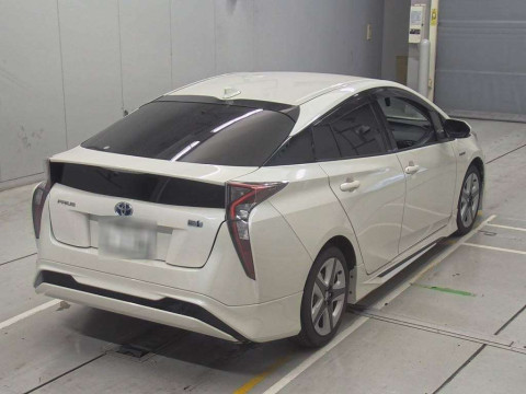 2016 Toyota Prius ZVW50[1]