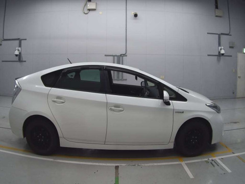 2015 Toyota Prius ZVW30[2]