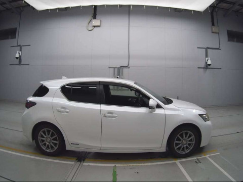 2012 Lexus CT ZWA10[2]