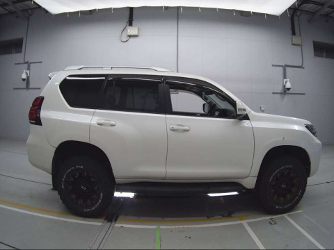 2019 Toyota Land Cruiser Prado TRJ150W[2]