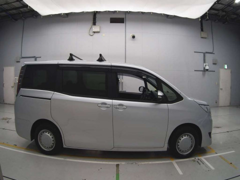 2019 Toyota Noah ZRR80G[2]