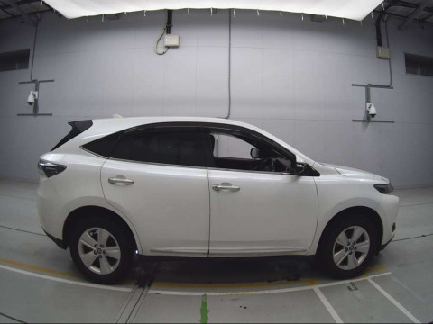 2013 Toyota Harrier ZSU65W[2]