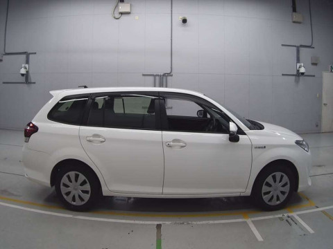 2015 Toyota Corolla Fielder NKE165G[2]