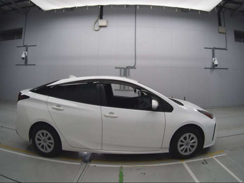 2021 Toyota Prius ZVW51[2]