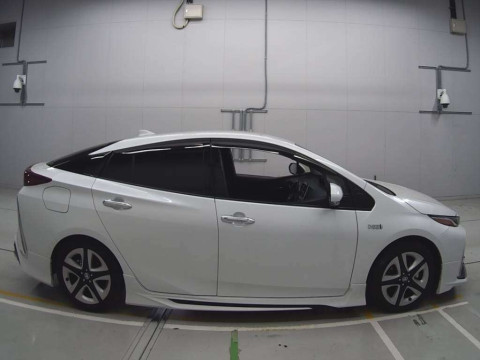 2020 Toyota Prius PHV ZVW52[2]