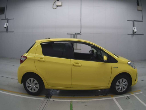 2017 Toyota Vitz NHP130[2]