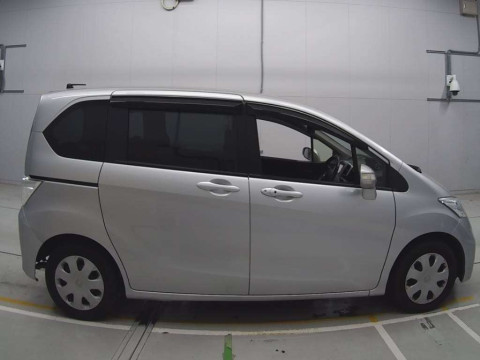 2013 Honda Freed GB3[2]