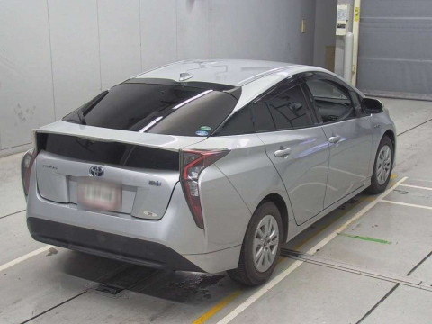 2016 Toyota Prius ZVW50[1]