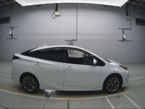 2021 Toyota Prius ZVW51[2]