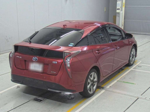 2016 Toyota Prius ZVW55[1]