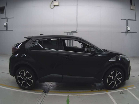 2018 Toyota C-HR NGX50[2]