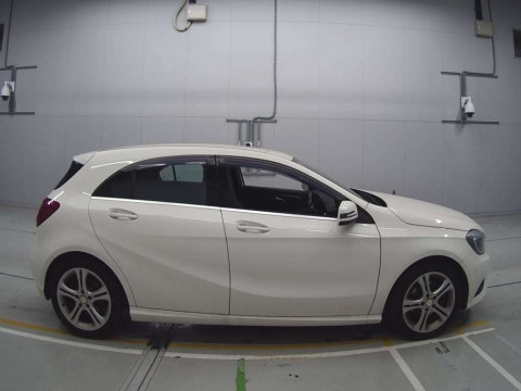 2015 Mercedes Benz A-Class 176042[2]