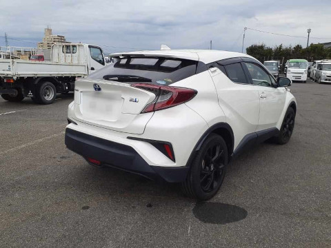 2019 Toyota C-HR ZYX10[1]