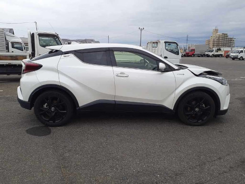 2019 Toyota C-HR ZYX10[2]