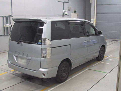 2005 Toyota Voxy AZR60G[1]