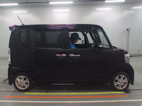 2011 Honda N-BOX CUSTOM JF1[2]