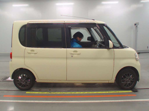 2010 Daihatsu Tanto L375S[2]