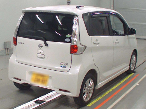 2013 Nissan DAYZ B21W[1]