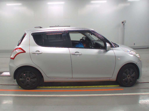 2012 Suzuki Swift ZC72S[2]