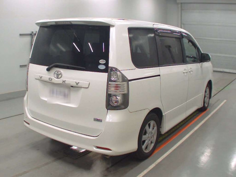 2009 Toyota Voxy ZRR70W[1]