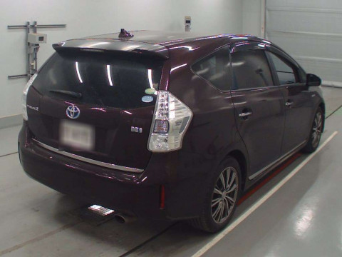 2014 Toyota Prius alpha ZVW41W[1]