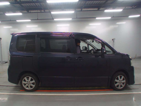 2008 Toyota Voxy ZRR70W[2]