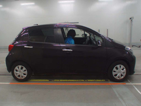 2016 Toyota Vitz NSP130[2]