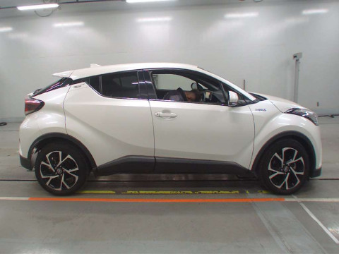 2017 Toyota C-HR ZYX10[2]